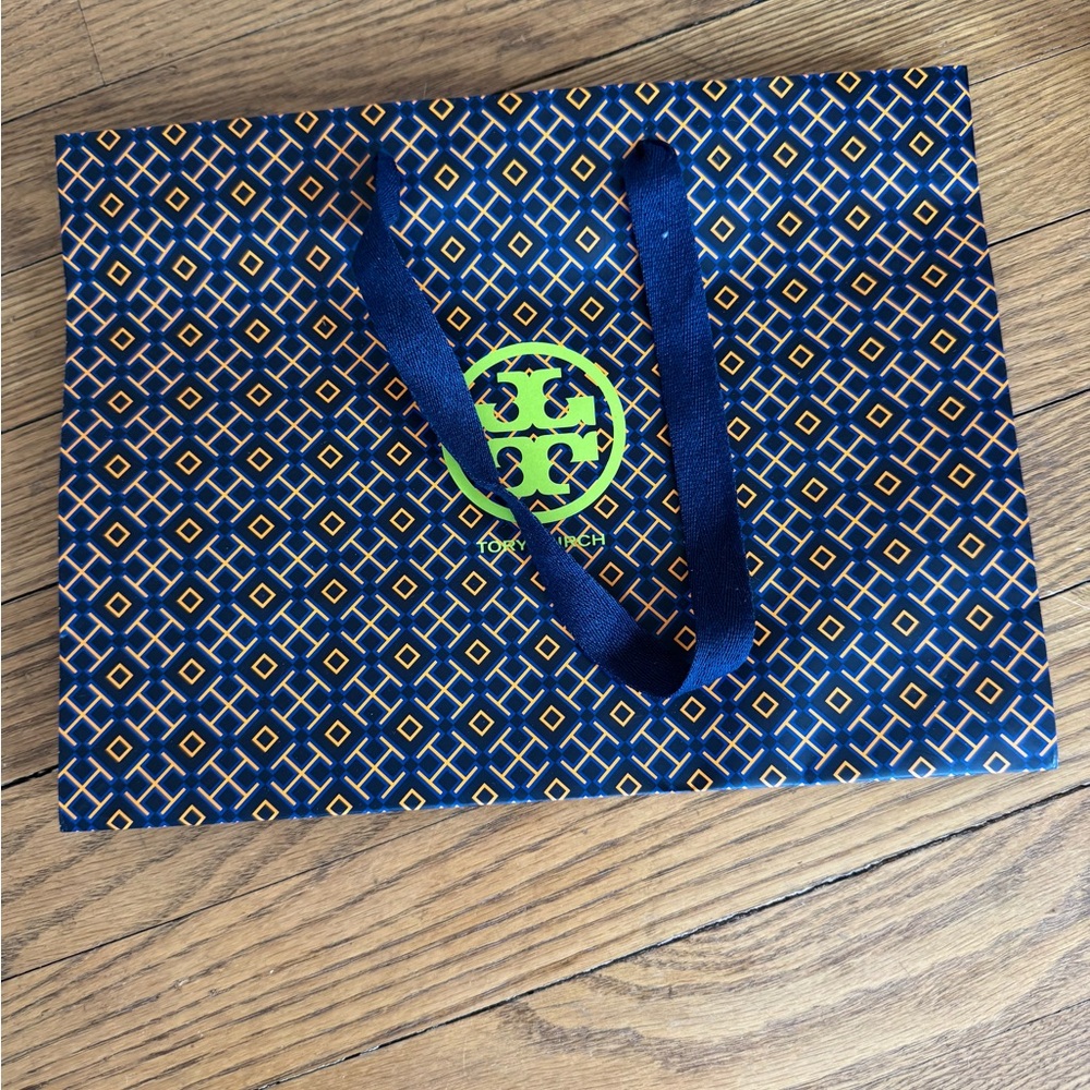 Tory Burch packaging - Picture 2 of 8